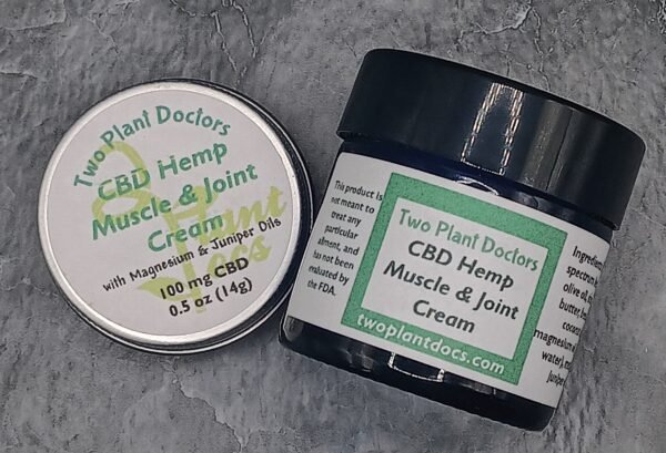 1 oz jar and 0.5 oz tin of cream